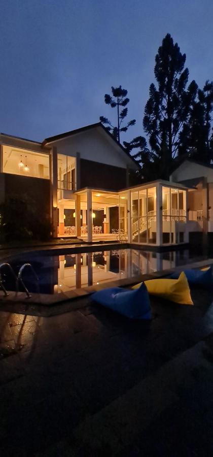 سيساروا Villa Aurora المظهر الخارجي الصورة
